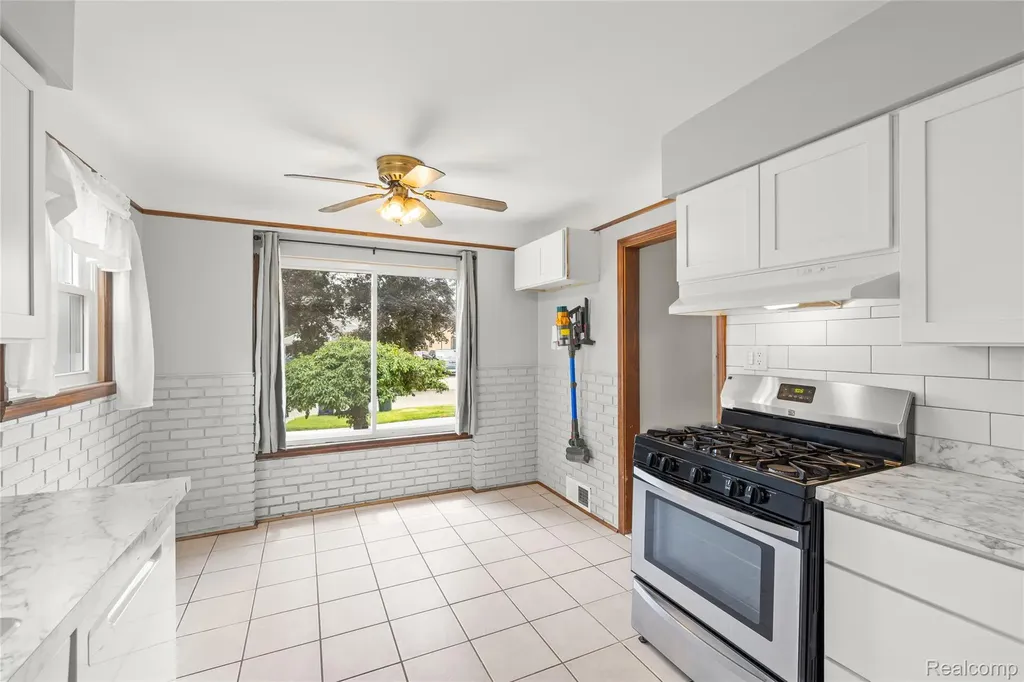 1946 Leblanc Street Lincoln Park City MI 48146