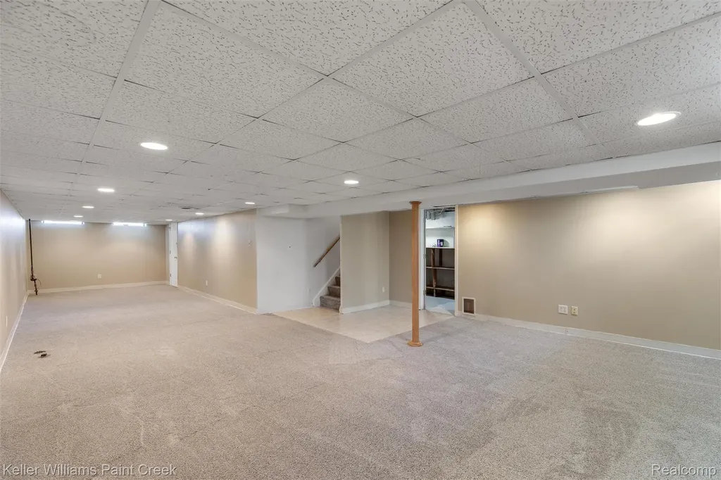 39240 Nottingham Street Westland City MI 48186