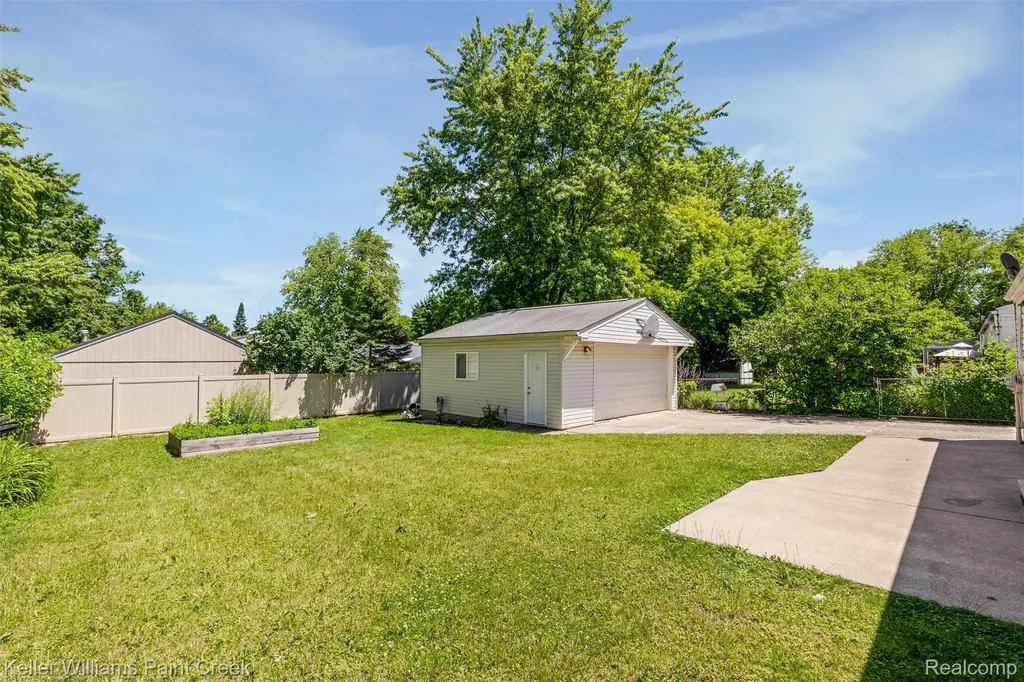39240 Nottingham Street Westland City MI 48186