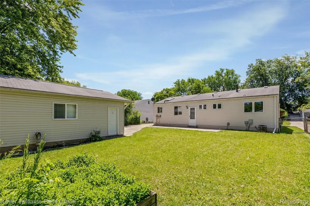 39240 Nottingham Street Westland City MI 48186