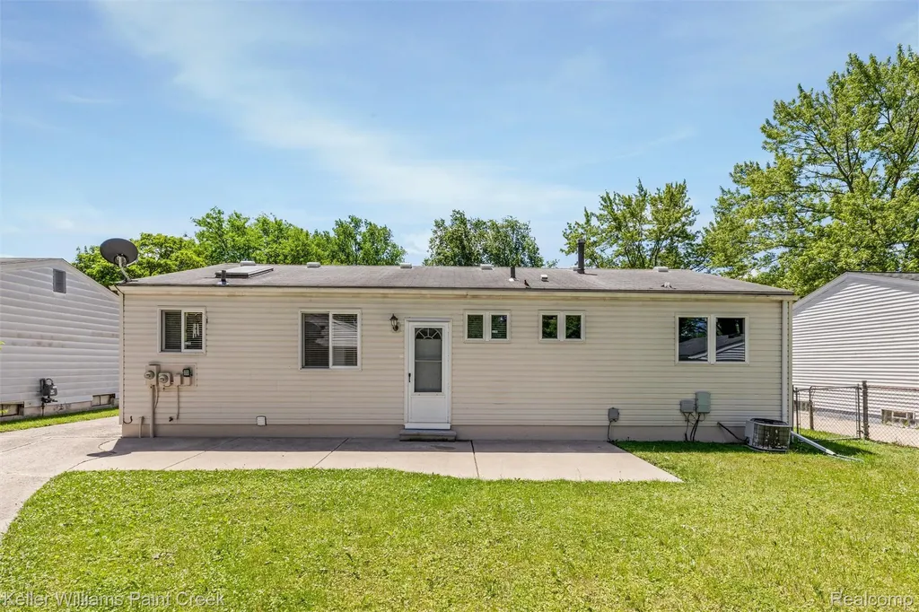39240 Nottingham Street Westland City MI 48186