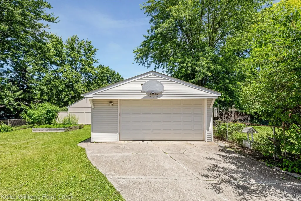 39240 Nottingham Street Westland City MI 48186