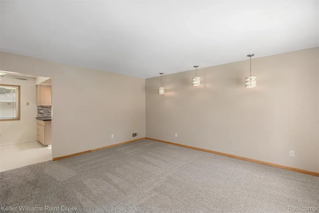 39240 Nottingham Street Westland City MI 48186