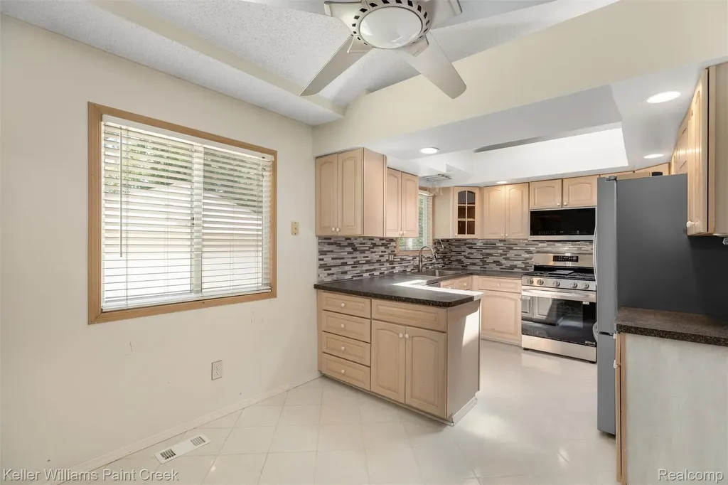 39240 Nottingham Street Westland City MI 48186