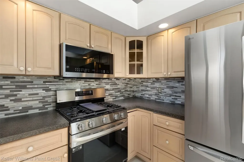 39240 Nottingham Street Westland City MI 48186
