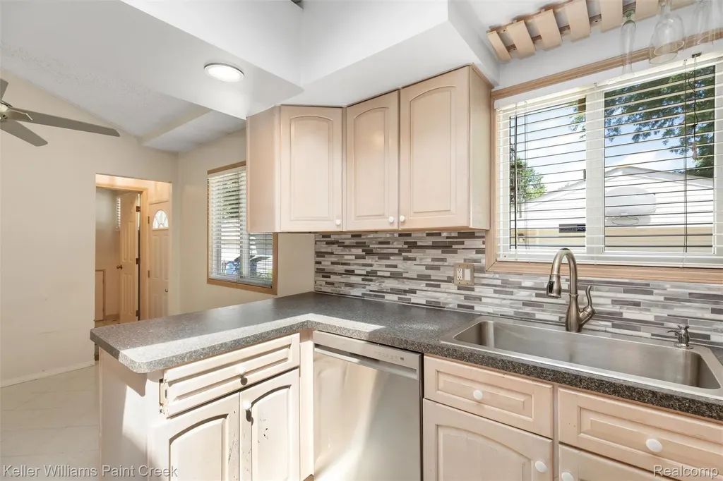 39240 Nottingham Street Westland City MI 48186
