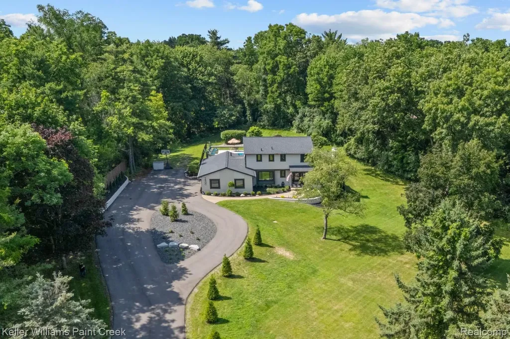 5800 Lockwood Drive Washington Township MI 48094