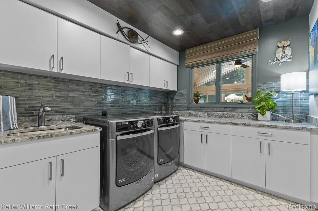 5800 Lockwood Drive Washington Township MI 48094