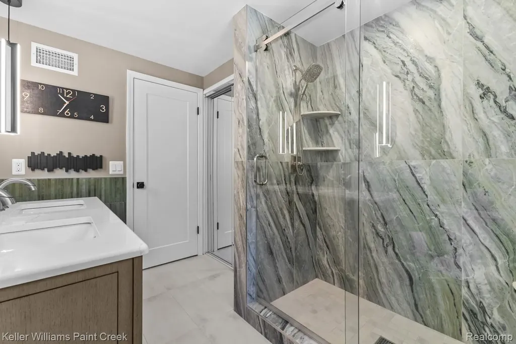 5800 Lockwood Drive Washington Township MI 48094