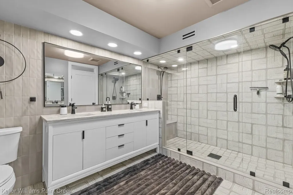 5800 Lockwood Drive Washington Township MI 48094