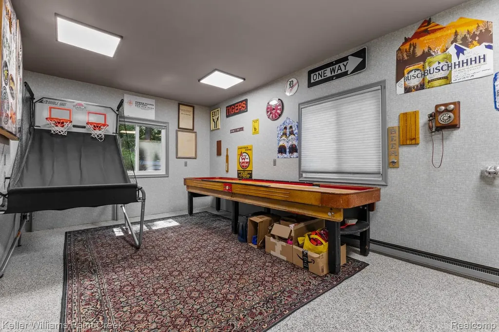 5800 Lockwood Drive Washington Township MI 48094