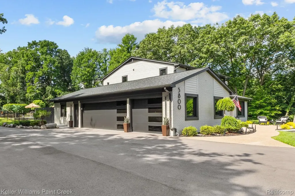 5800 Lockwood Drive Washington Township MI 48094