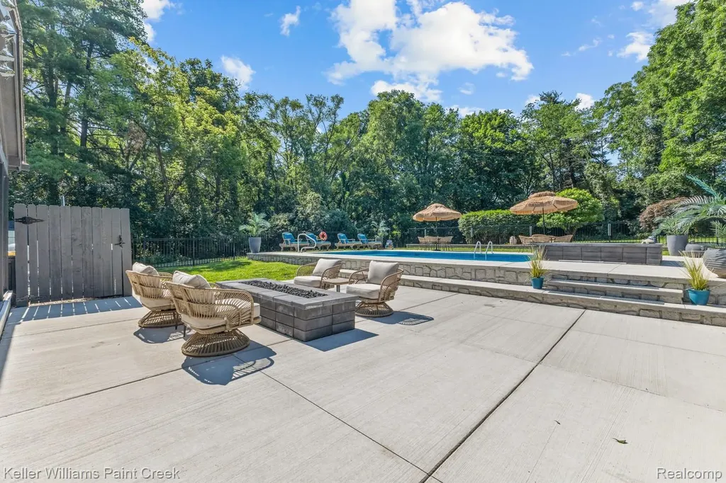 5800 Lockwood Drive Washington Township MI 48094