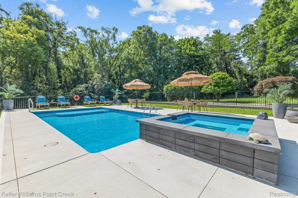 5800 Lockwood Drive Washington Township MI 48094