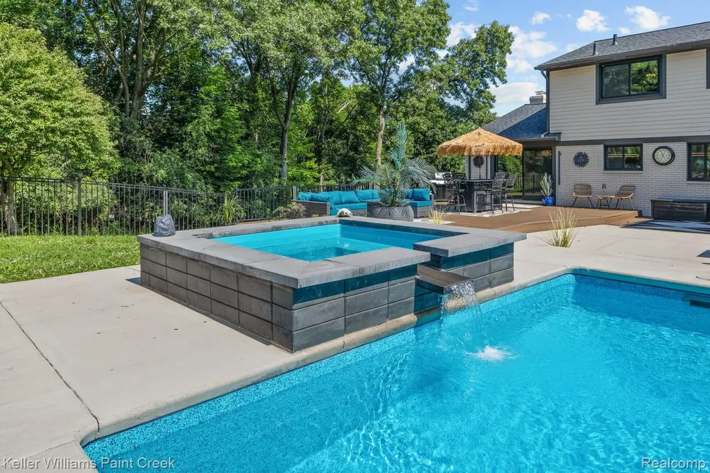5800 Lockwood Drive Washington Township MI 48094