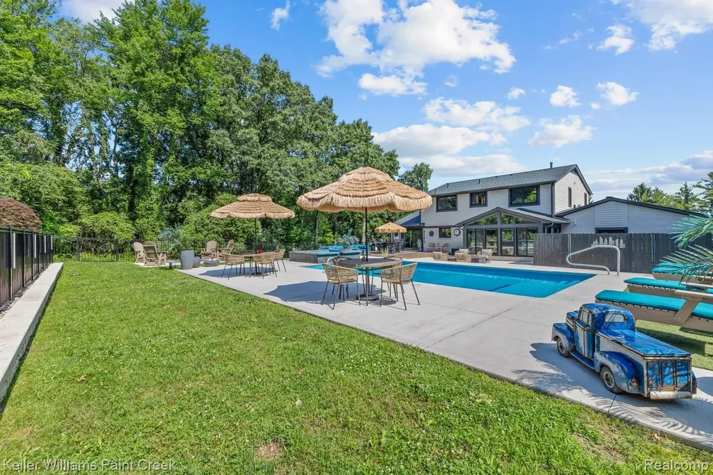 5800 Lockwood Drive Washington Township MI 48094