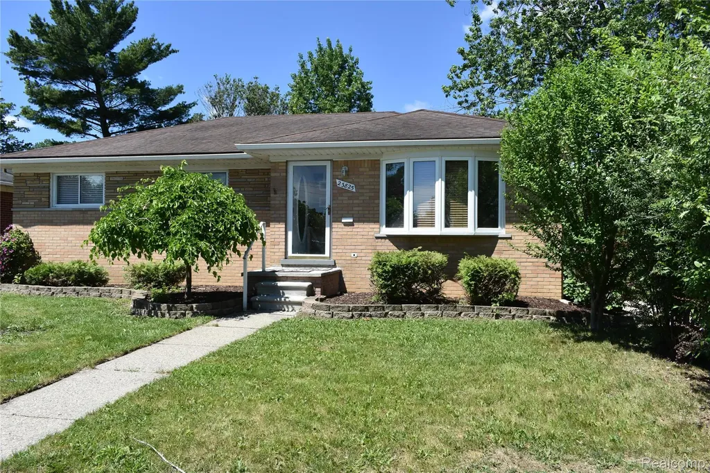 23825 Johnston Avenue Eastpointe City MI 48021