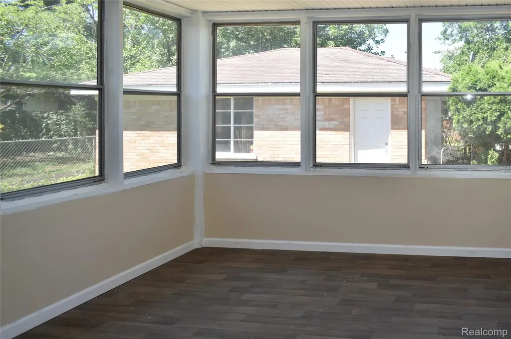 23825 Johnston Avenue Eastpointe City MI 48021