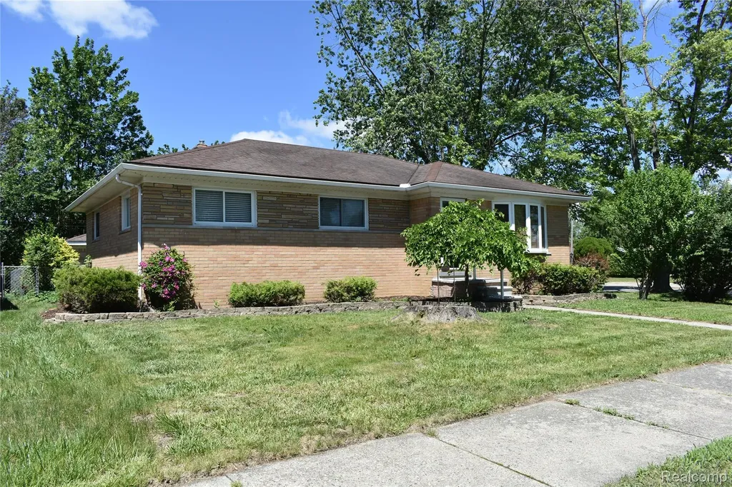 23825 Johnston Avenue Eastpointe City MI 48021