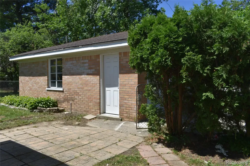 23825 Johnston Avenue Eastpointe City MI 48021
