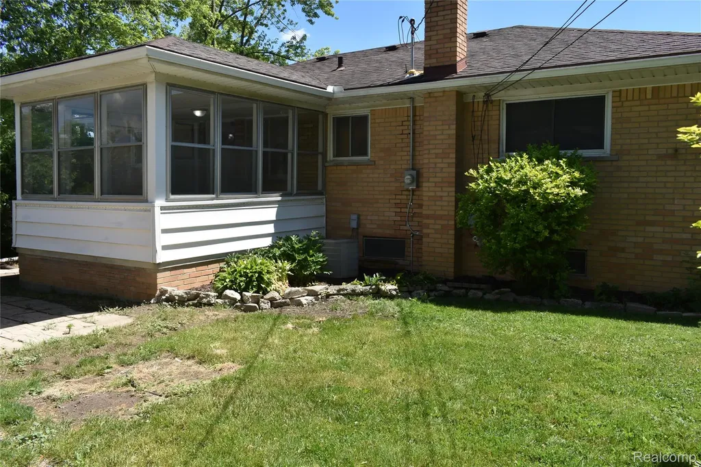 23825 Johnston Avenue Eastpointe City MI 48021