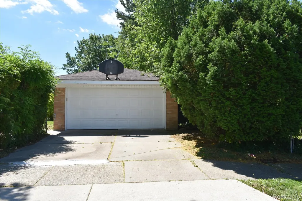 23825 Johnston Avenue Eastpointe City MI 48021