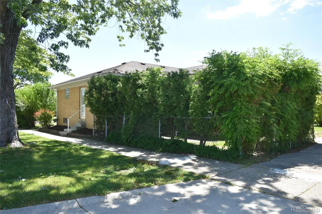 23825 Johnston Avenue Eastpointe City MI 48021