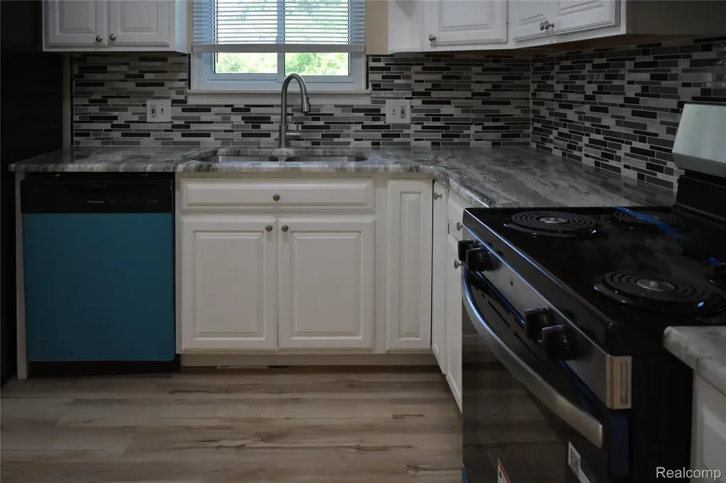 23825 Johnston Avenue Eastpointe City MI 48021