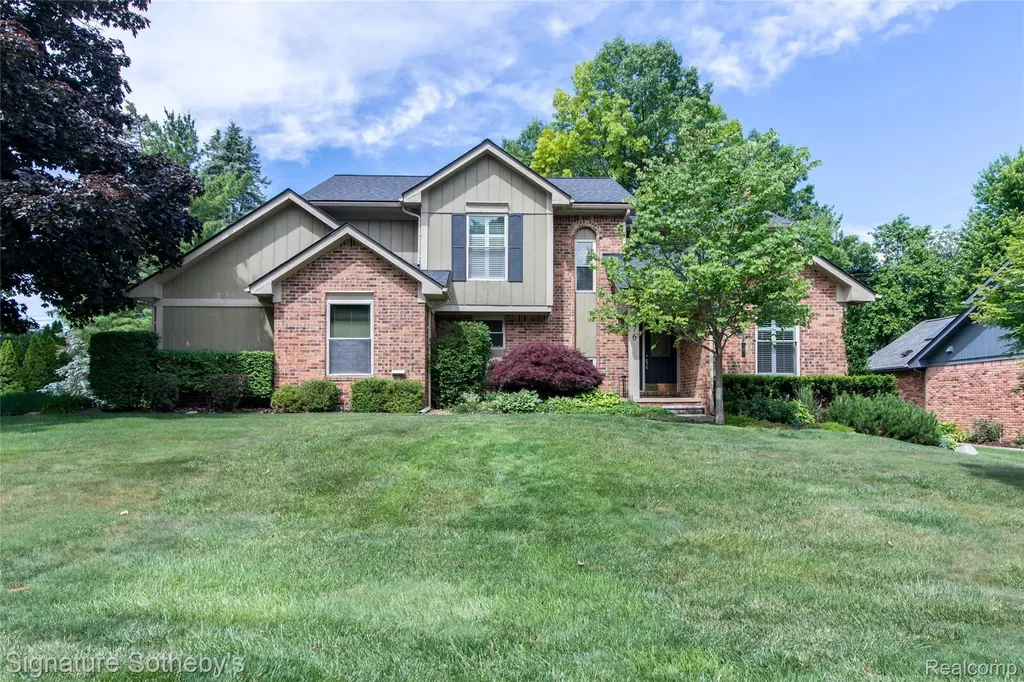 576 Ten Point Drive Rochester Hills City MI 48309