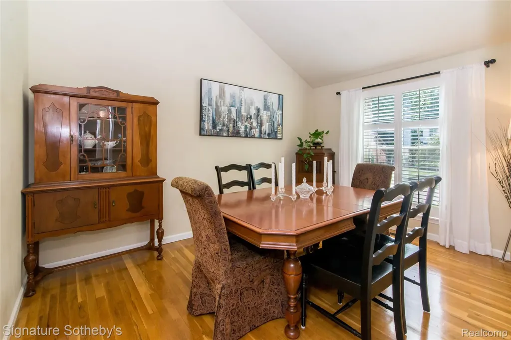 576 Ten Point Drive Rochester Hills City MI 48309