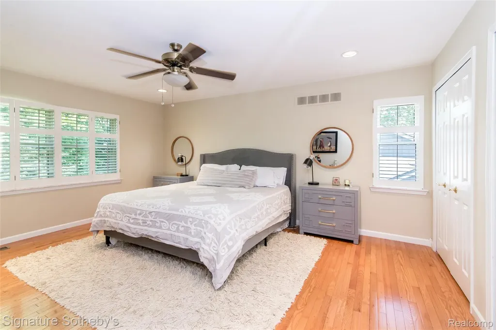 576 Ten Point Drive Rochester Hills City MI 48309