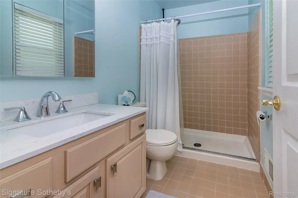 576 Ten Point Drive Rochester Hills City MI 48309