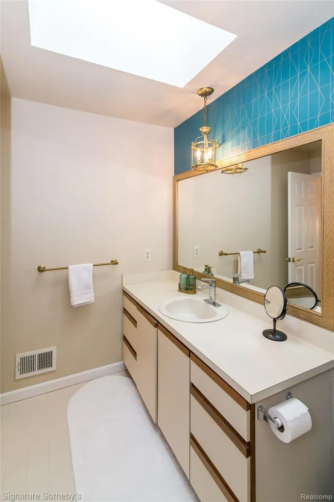 576 Ten Point Drive Rochester Hills City MI 48309