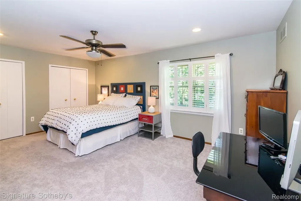 576 Ten Point Drive Rochester Hills City MI 48309