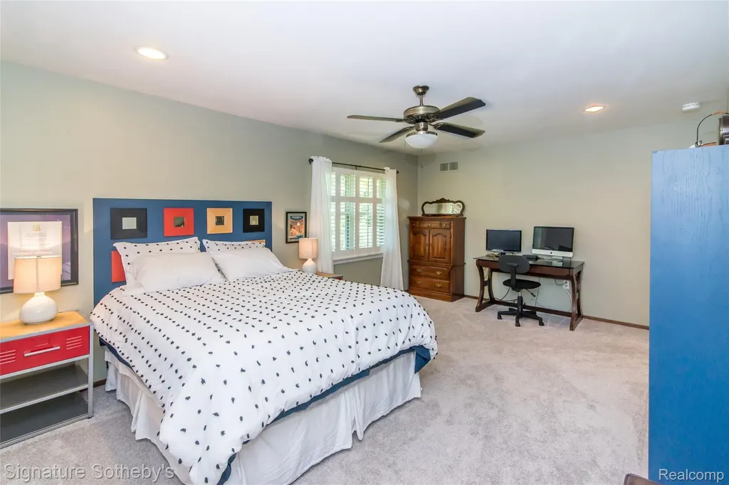 576 Ten Point Drive Rochester Hills City MI 48309