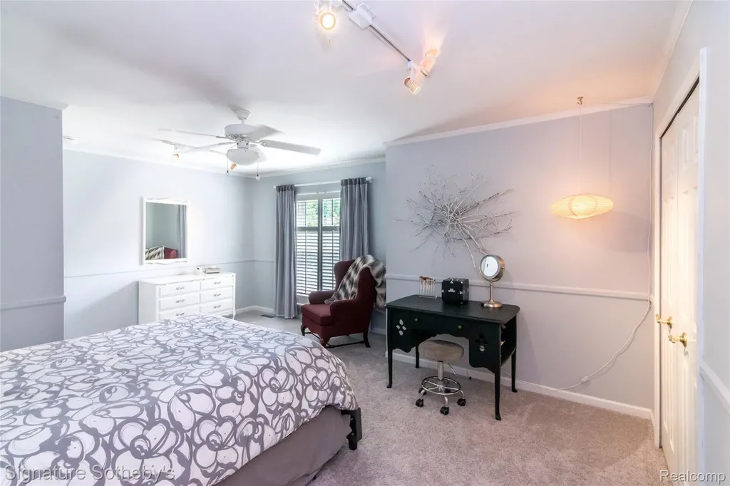 576 Ten Point Drive Rochester Hills City MI 48309