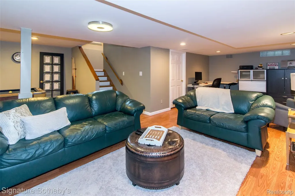576 Ten Point Drive Rochester Hills City MI 48309
