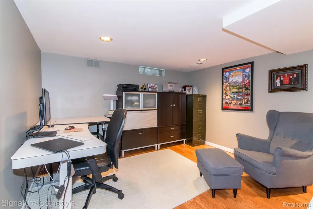 576 Ten Point Drive Rochester Hills City MI 48309