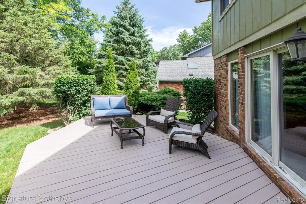 576 Ten Point Drive Rochester Hills City MI 48309