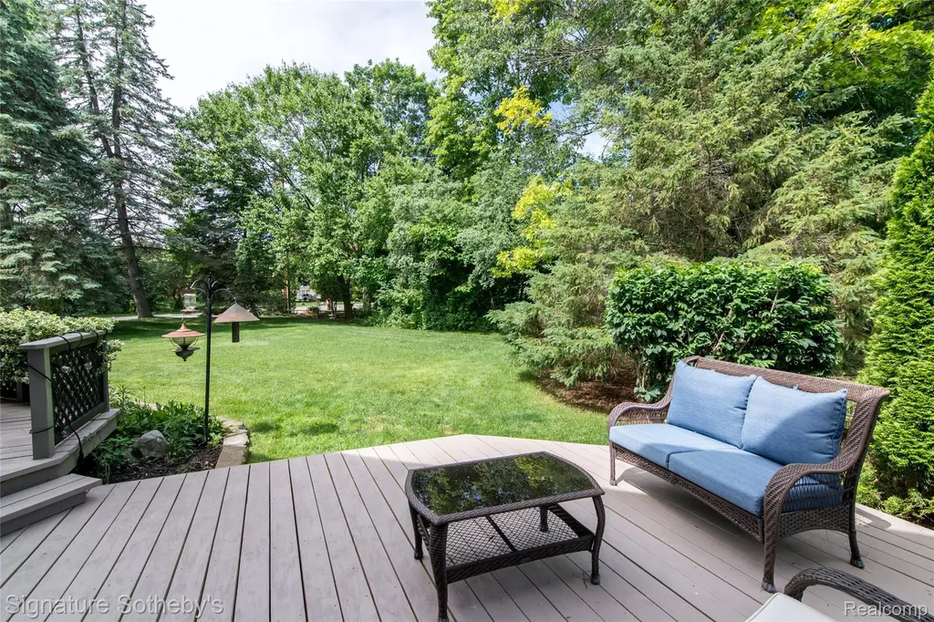 576 Ten Point Drive Rochester Hills City MI 48309