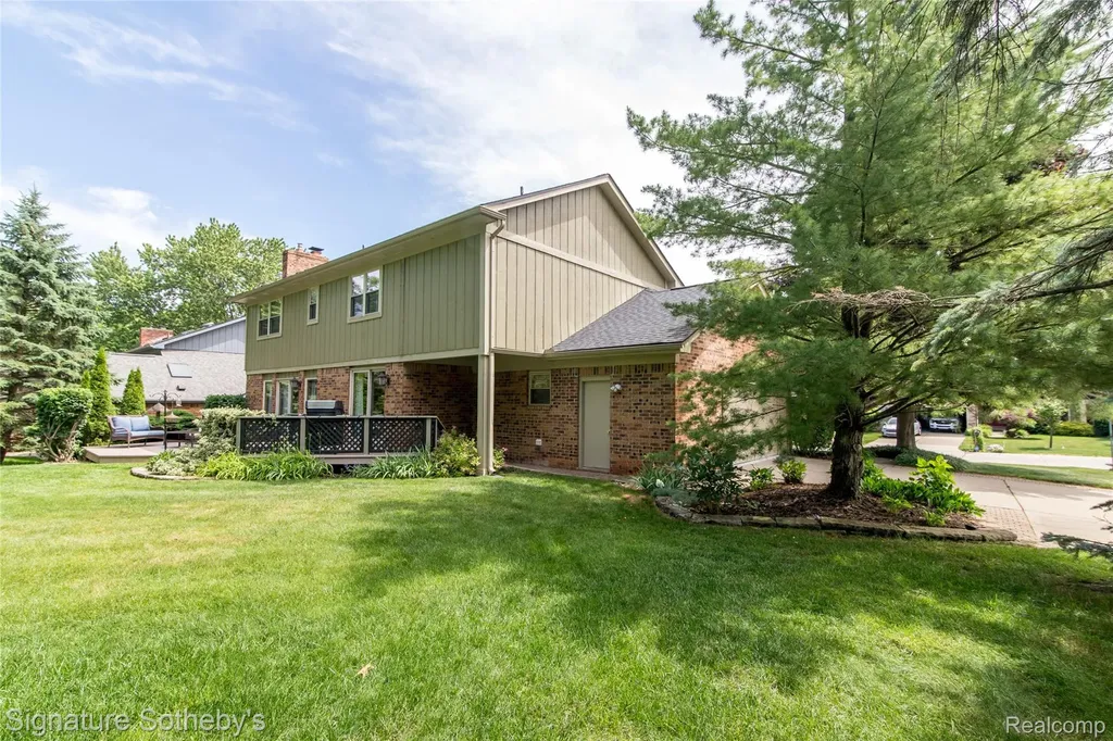 576 Ten Point Drive Rochester Hills City MI 48309