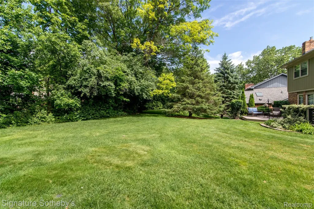 576 Ten Point Drive Rochester Hills City MI 48309