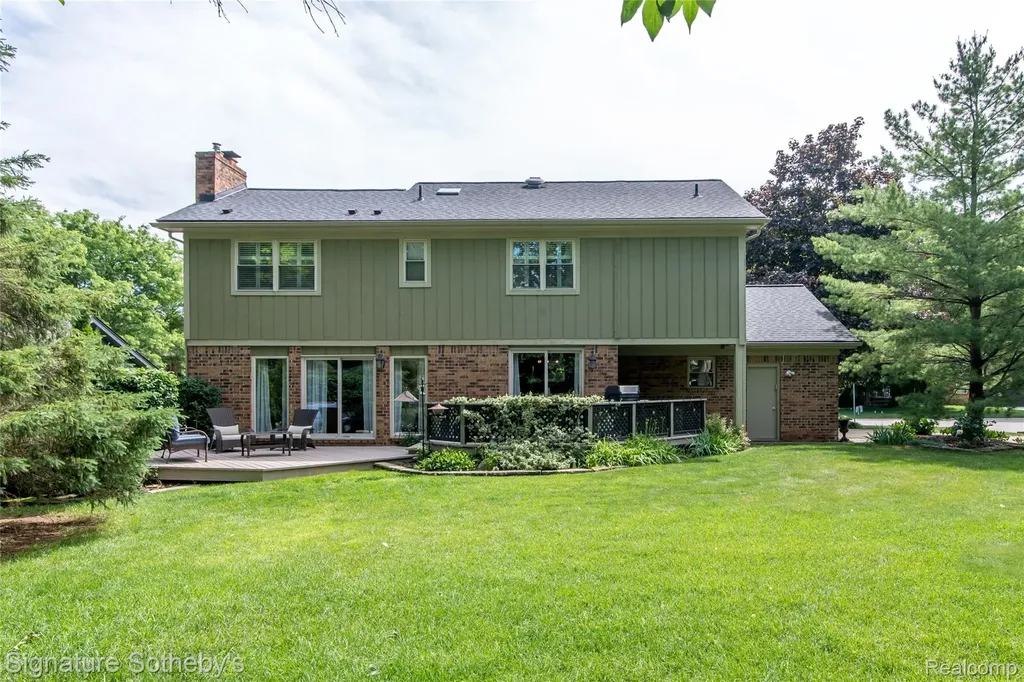 576 Ten Point Drive Rochester Hills City MI 48309