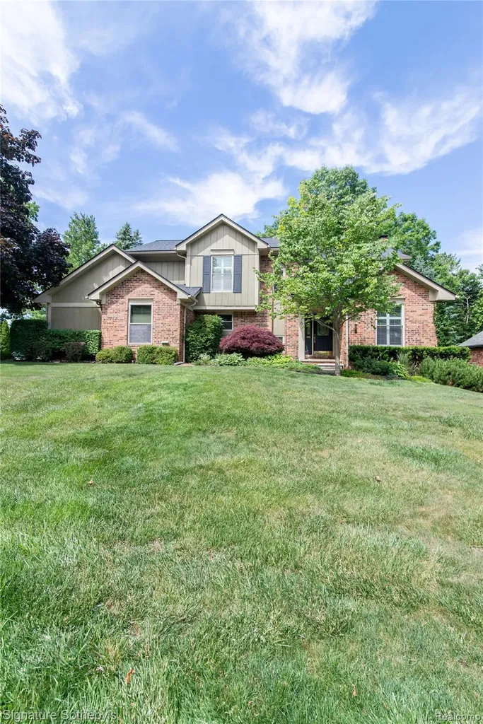 576 Ten Point Drive Rochester Hills City MI 48309