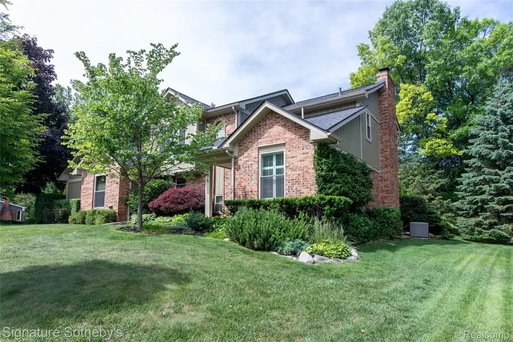 576 Ten Point Drive Rochester Hills City MI 48309