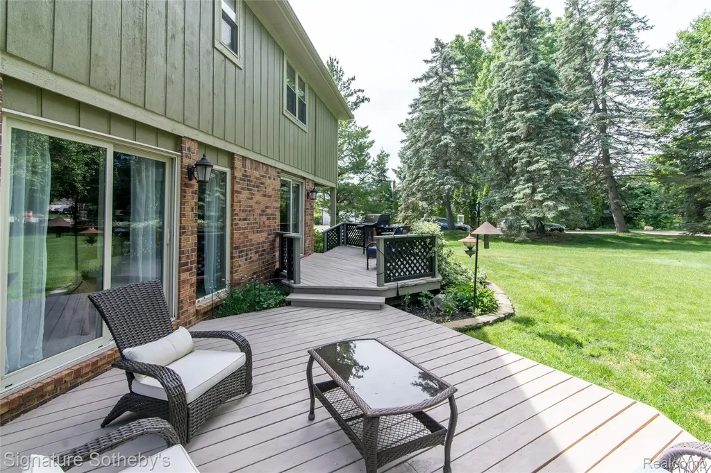 576 Ten Point Drive Rochester Hills City MI 48309