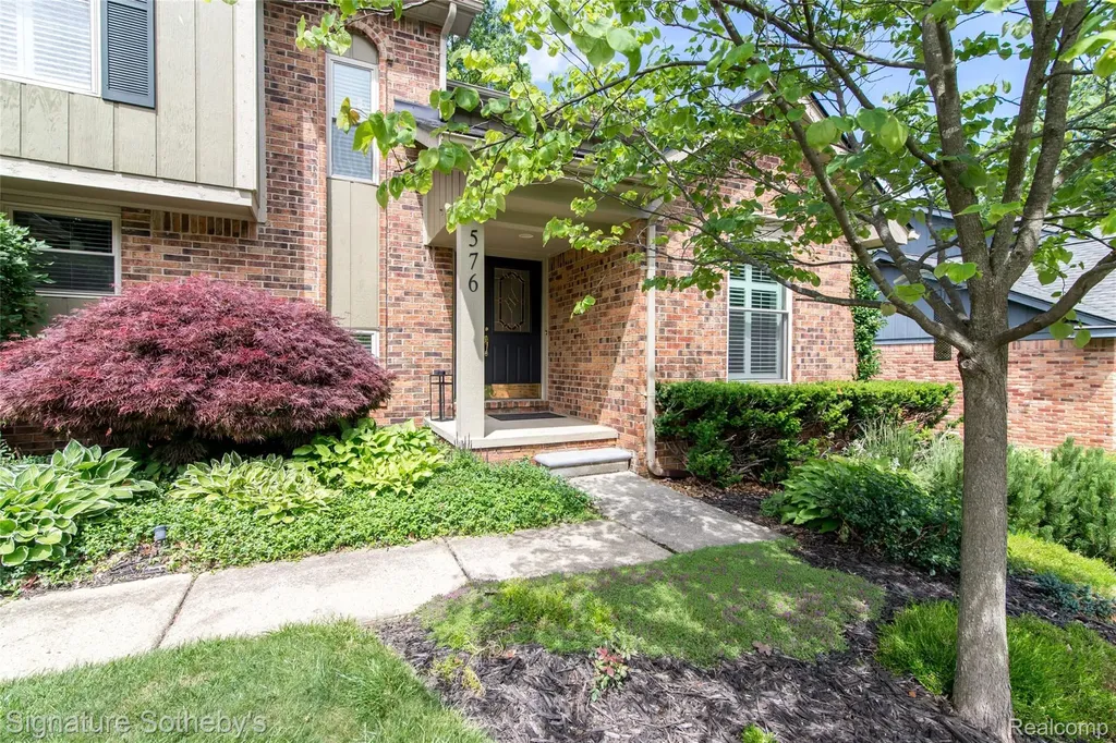576 Ten Point Drive Rochester Hills City MI 48309