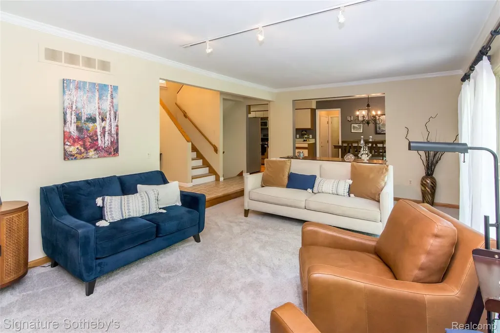 576 Ten Point Drive Rochester Hills City MI 48309