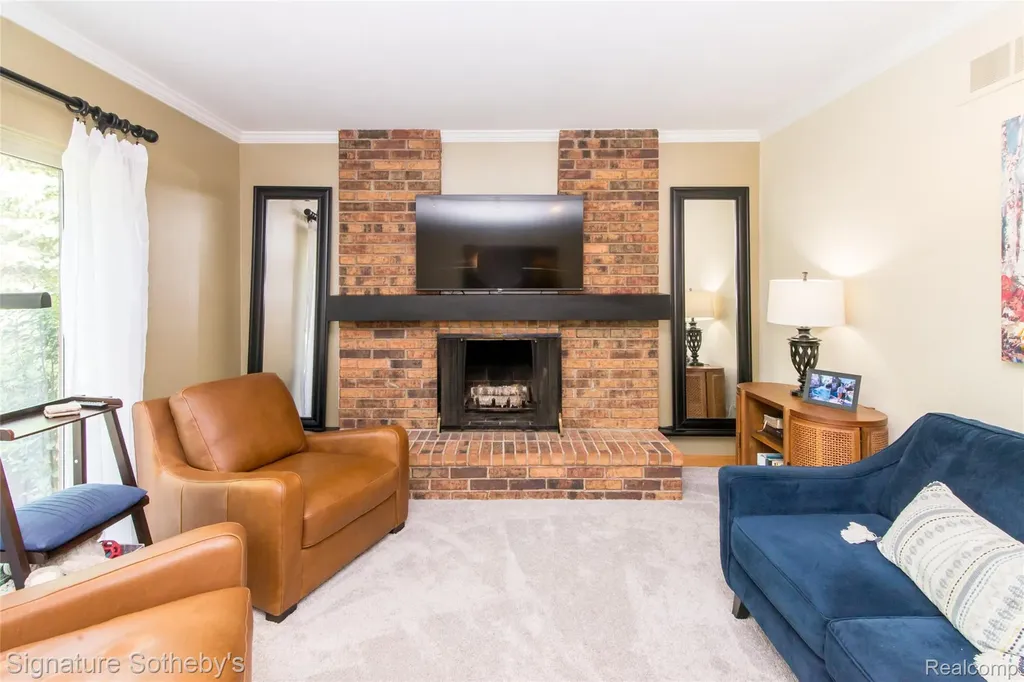 576 Ten Point Drive Rochester Hills City MI 48309