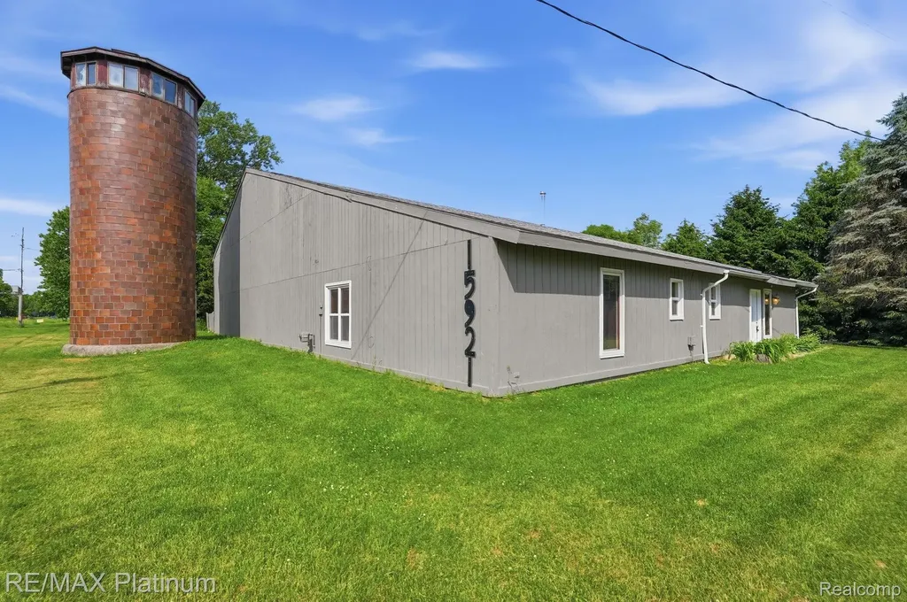 15921 W M 36 Putnam Township MI 48169